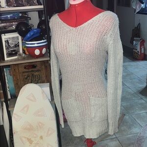 Elegant V-Neck Sweater in Light Gray